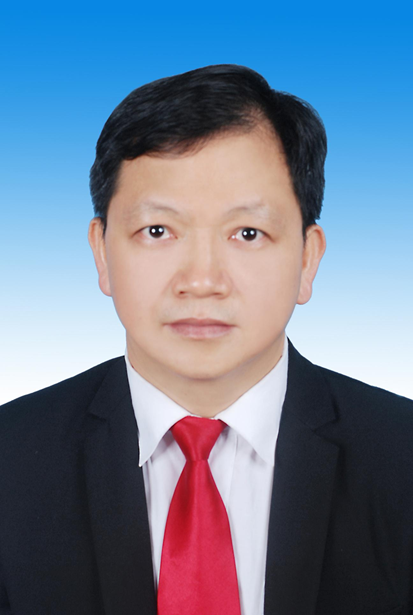 樊  成