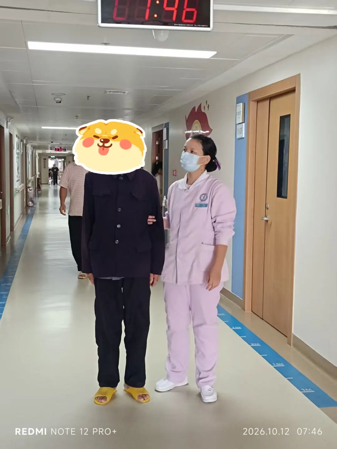 老人出院前照片